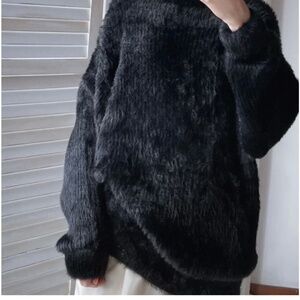 Aritzia Wilfred Montpellier Fuzzy Sweater